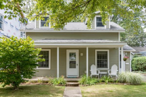 Firefly Cottage - close to beach & town!
